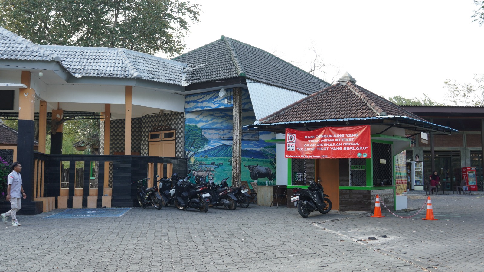 Pintu Masuk Utama